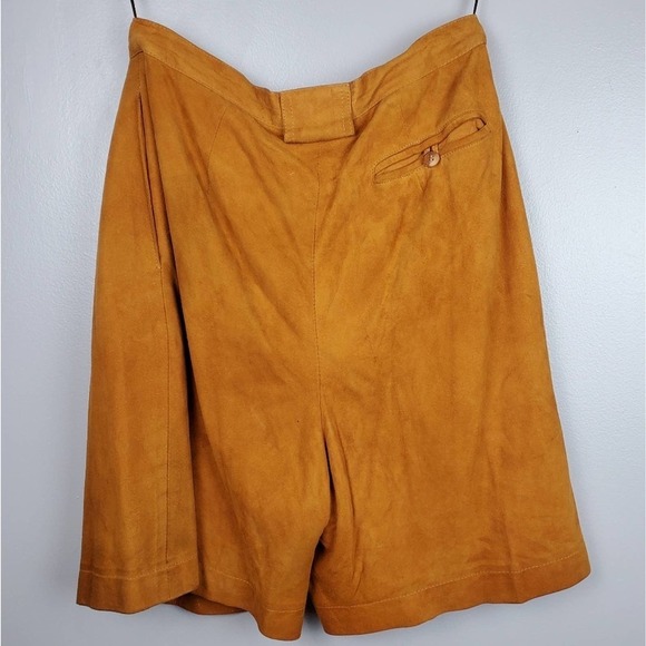 VINTAGE 90s Leather Pleated High Waisted Shorts - Picture 9 of 9
